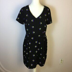 1. State Sheath Dress Size 6 Womans Black Geo Short Sleeve V-neck Pleated Pocket